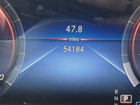 Used 2021 Mercedes-Benz GLB 250 4MATIC image 3