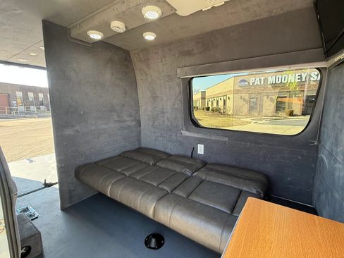 Used 2013 Freightliner Sprinter 2500 RWD image 33