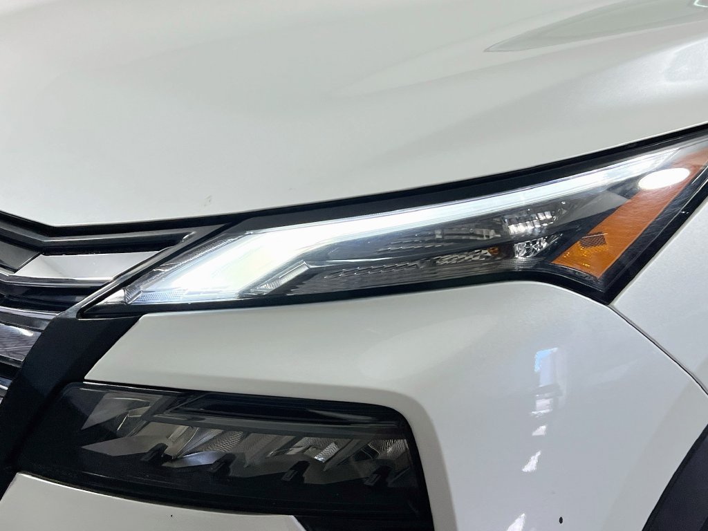 Used 2024 Nissan Rogue SV AWD/4WD image 11
