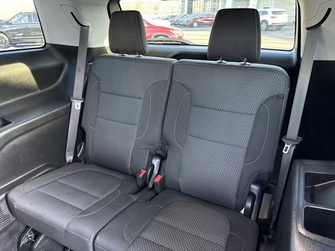 Used 2023 GMC Acadia SLE w/ Driver Convenience Package image 7