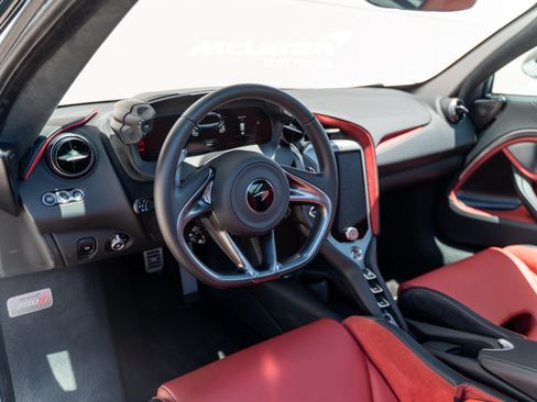 Used 2024 McLaren 750S RWD image 12