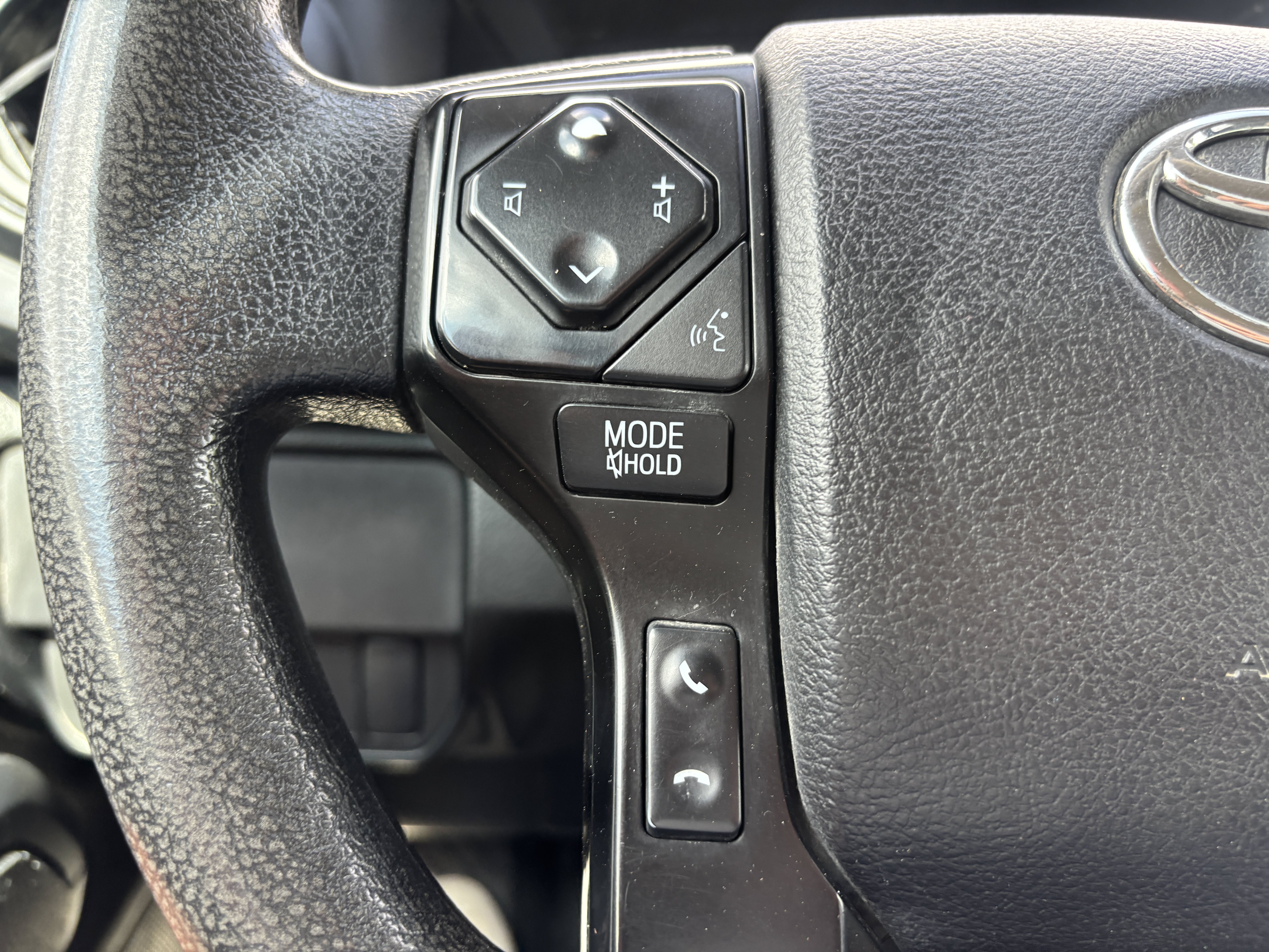 Used 2022 Toyota Tacoma SR AWD/4WD image 13
