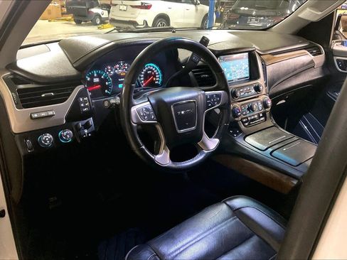 Used 2019 GMC Yukon Denali w/ Denali Ultimate Package image 16
