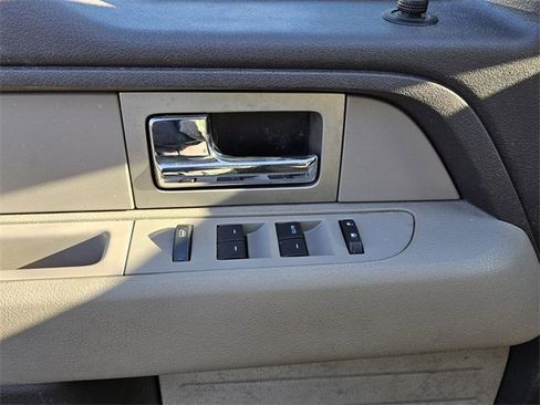 Used 2010 Ford F150 XLT image 13