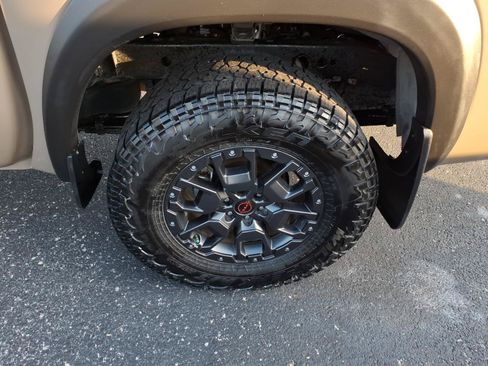 Used 2023 Nissan Frontier PRO-4X w/ Pro-4X Premium Package AWD/4WD image 32