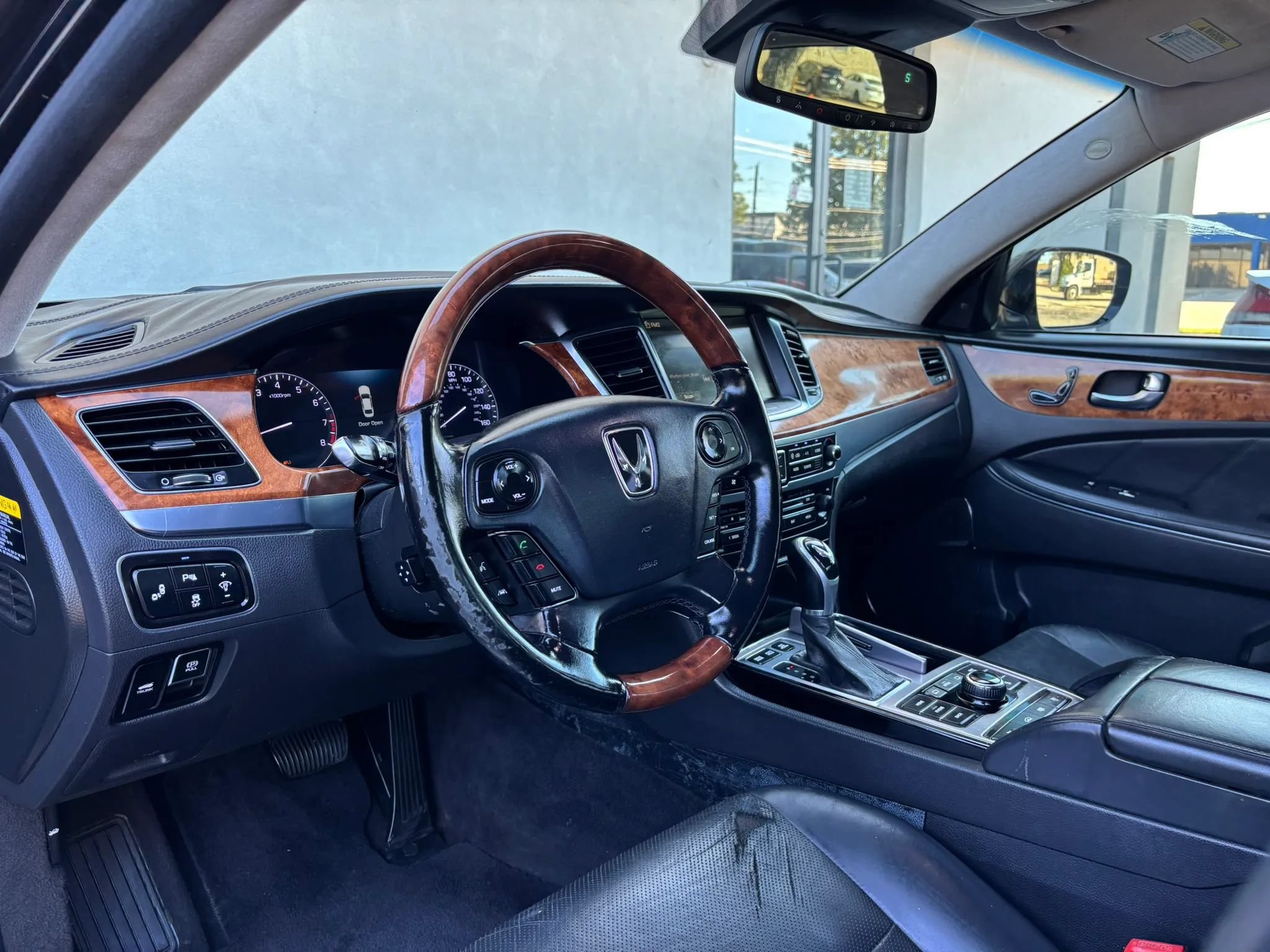 Used 2014 Hyundai Equus Signature RWD image 12