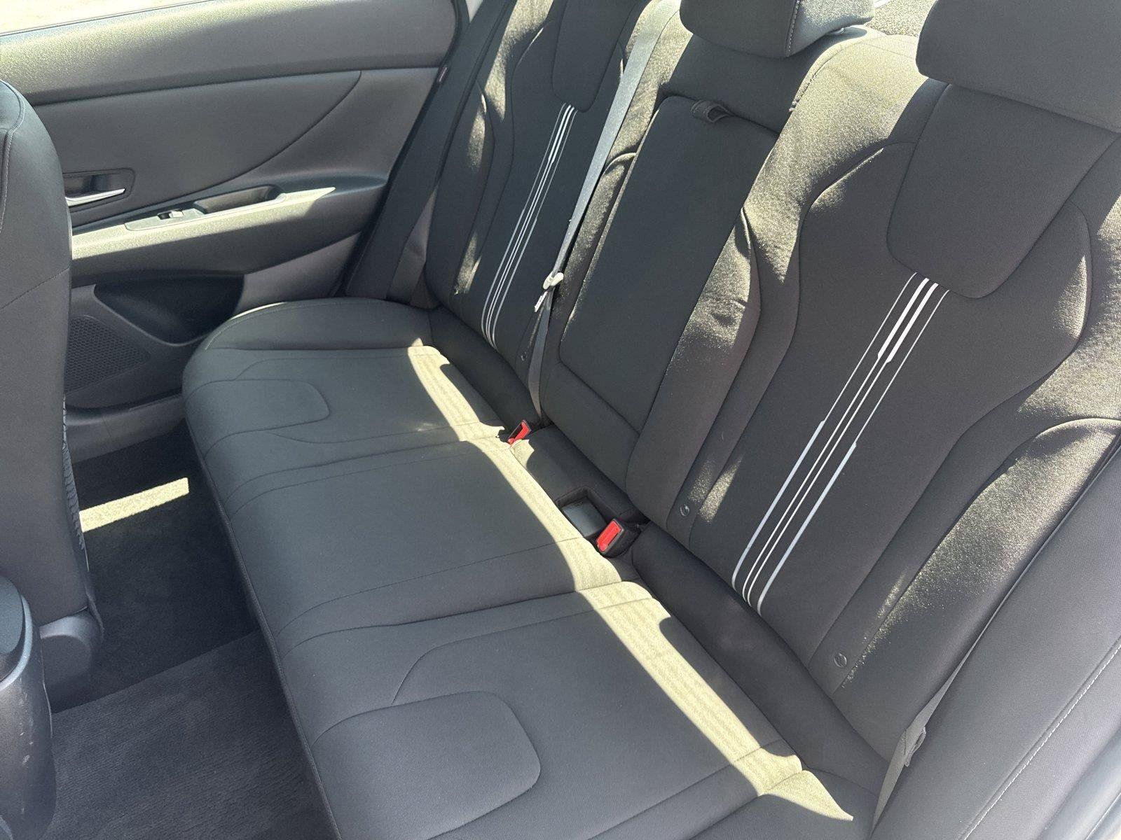 Used 2025 Hyundai Elantra SEL FWD image 32