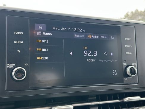 Used 2022 Kia Carnival LX image 34