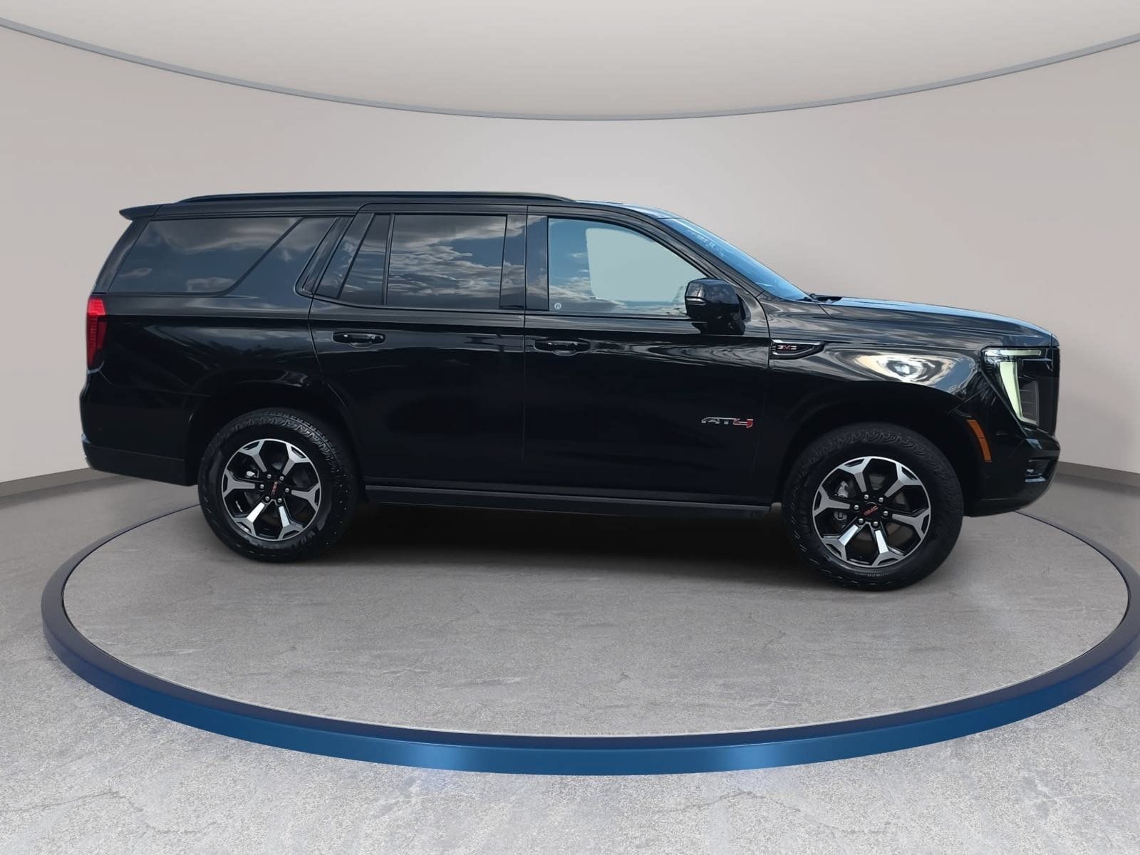 Used 2025 GMC Yukon AT4 w/ AT4 Premium Package AWD/4WD image 4