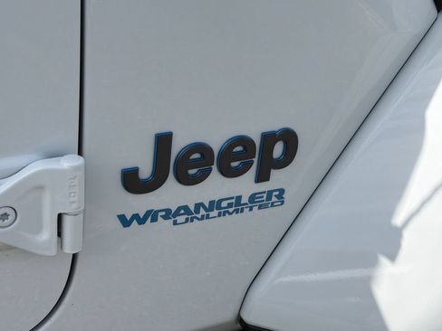 Used 2022 Jeep Wrangler Unlimited Rubicon 4xe w/ Cold Weather Group AWD/4WD image 9