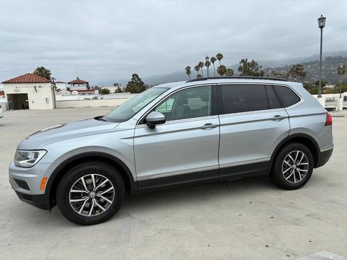 Used 2020 Volkswagen Tiguan SE w/ Panoramic Sunroof Package FWD image 4