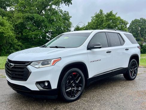 Used 2021 Chevrolet Traverse Premier w/ Redline Edition AWD/4WD image 2