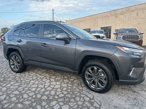 Used 2022 Toyota RAV4 XLE Premium AWD/4WD image 8