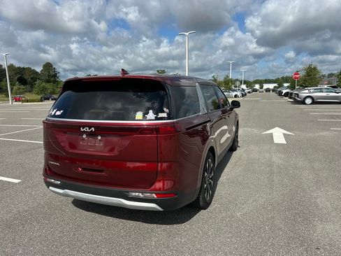 Used 2023 Kia Carnival EX FWD image 7