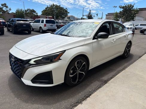 Used 2024 Nissan Altima 2.5 SR FWD image 4