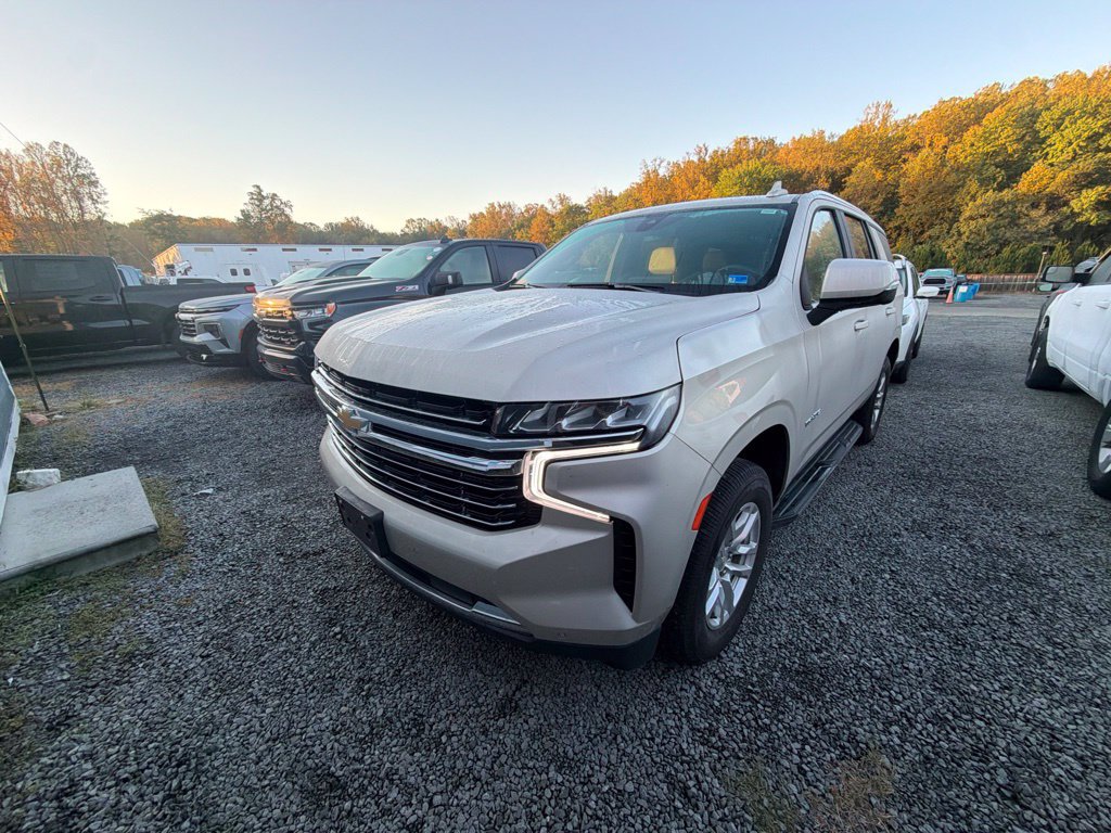 Used 2021 Chevrolet Tahoe LT w/ Luxury Package AWD/4WD image 3