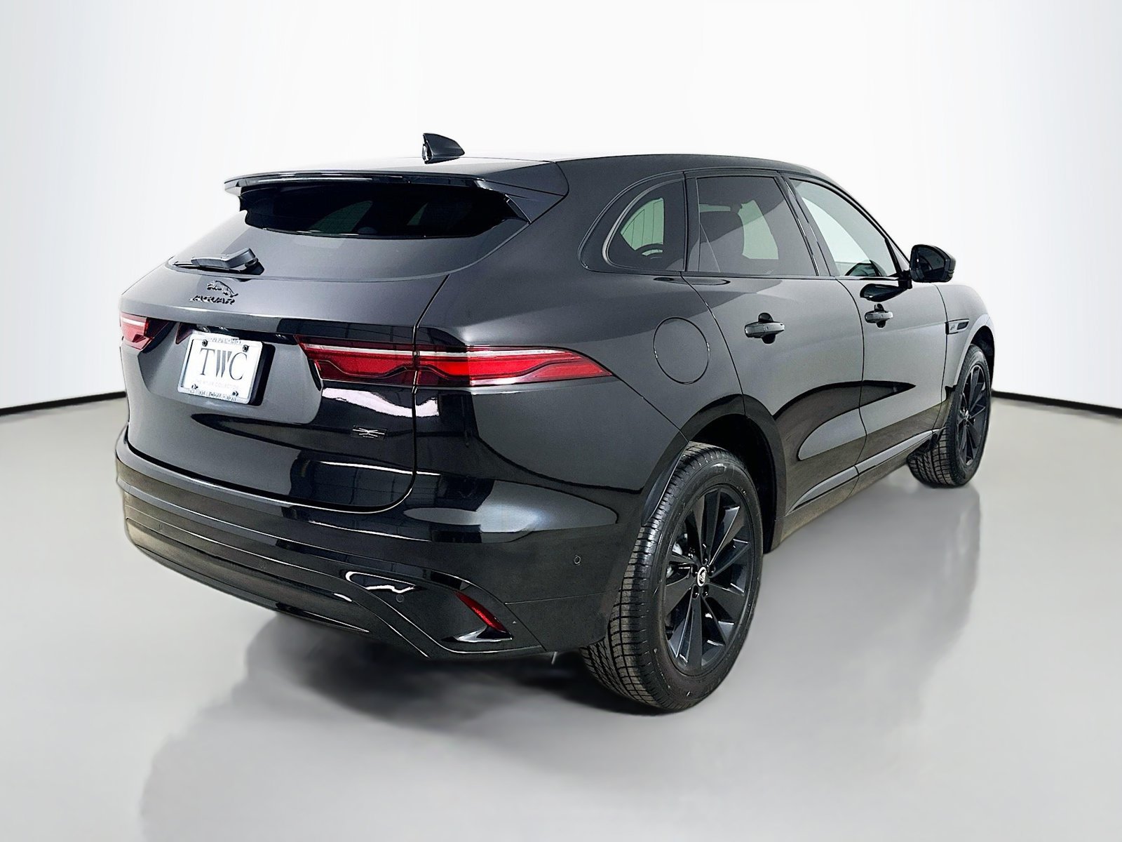 New 2026 Jaguar F-PACE R-Dynamic S AWD/4WD image 5
