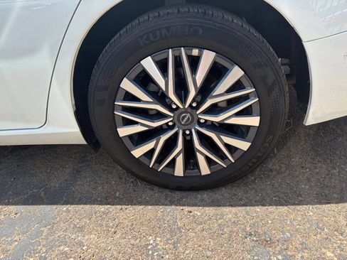 Used 2025 Nissan Altima 2.5 SV FWD image 30