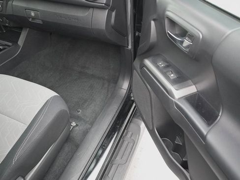 Certified 2023 Toyota Tacoma TRD Off-Road image 19