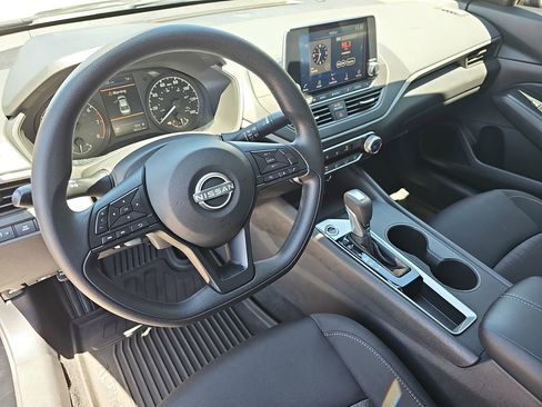 Certified 2025 Nissan Altima 2.5 S FWD image 15