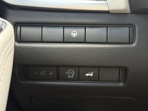Used 2023 Nissan Rogue SV w/ SV Premium B Package FWD image 22
