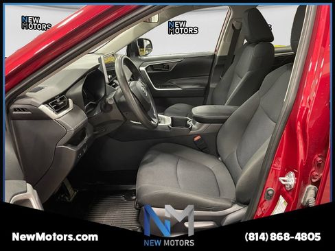 Used 2024 Toyota RAV4 LE AWD/4WD image 9