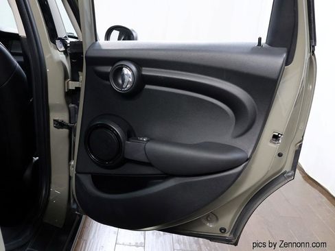 Used 2020 MINI Cooper 4-Door Hardtop w/ Storage Package FWD image 28