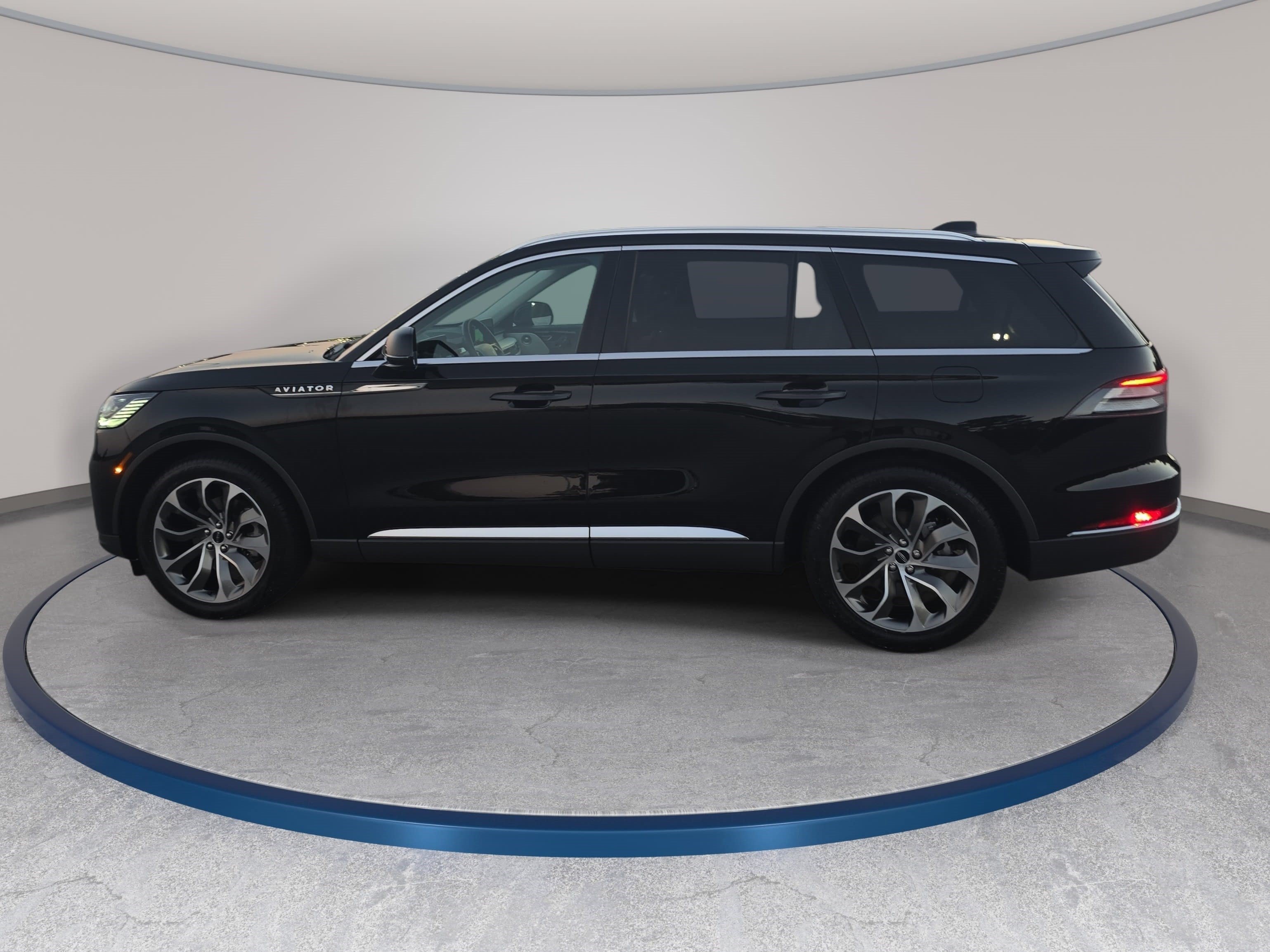 Used 2026 Lincoln Aviator Reserve w/ Luxury Package RWD image 8