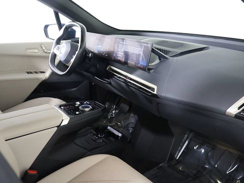 Used 2024 BMW iX xDrive50 w/ Premium Package AWD/4WD image 32
