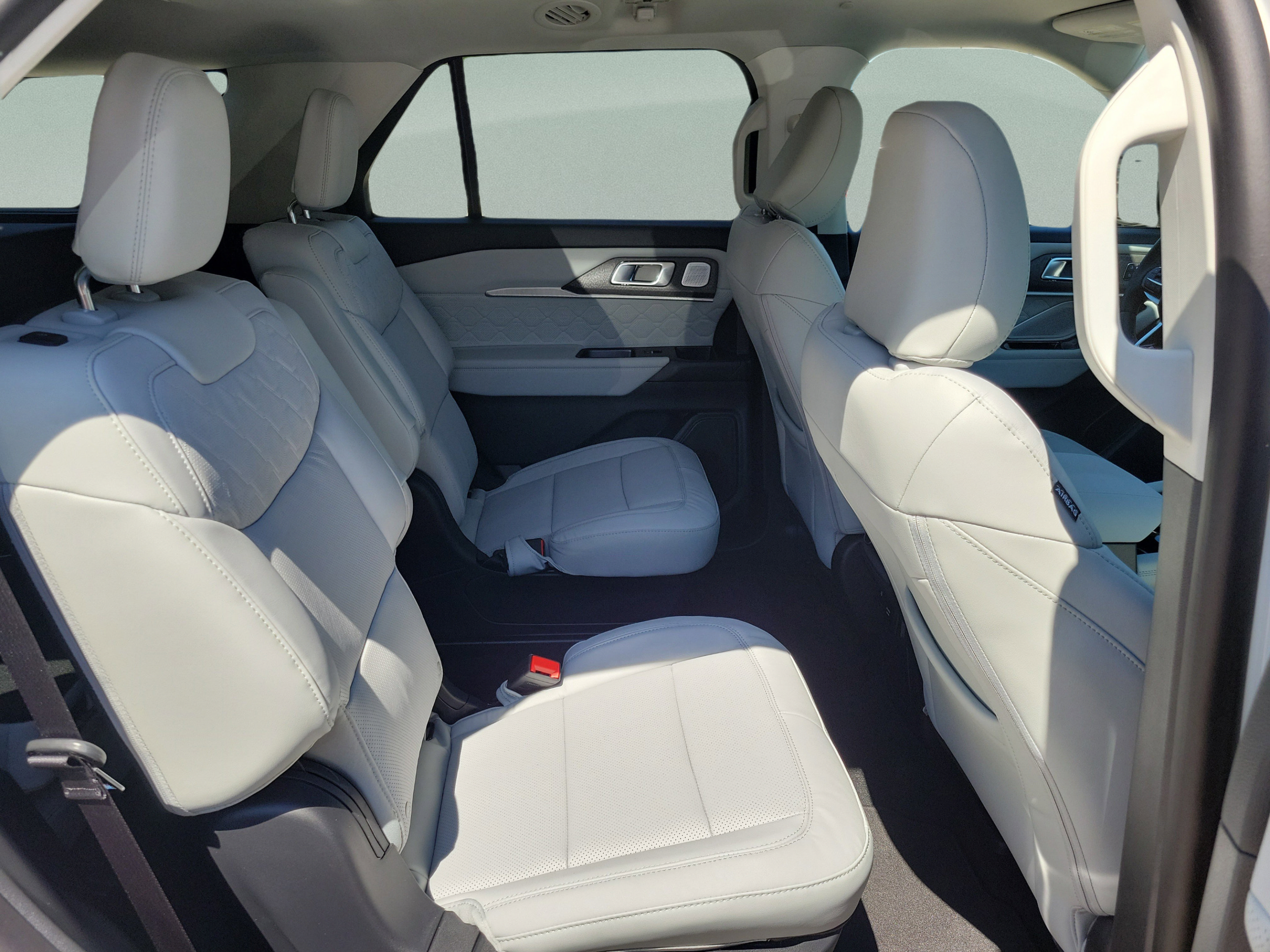 New 2026 Ford Explorer Platinum w/ LUX Leather Package AWD/4WD image 27