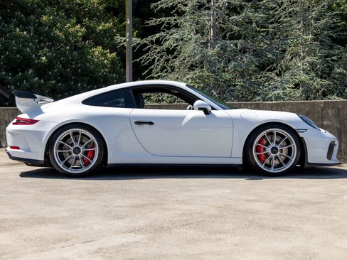 Used 2018 Porsche 911 GT3 RWD image 12