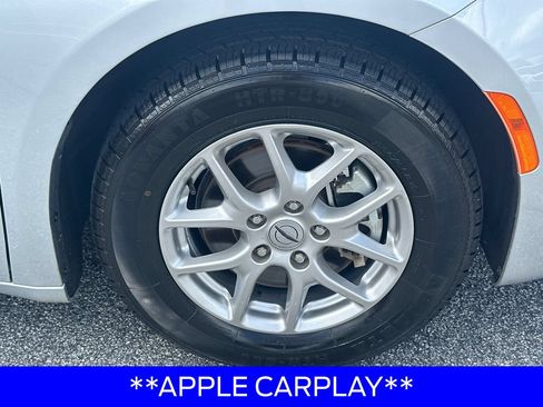 Used 2024 Chrysler Pacifica Touring-L FWD image 14