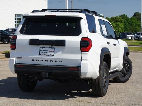 New 2026 Toyota 4Runner SR5 RWD image 30