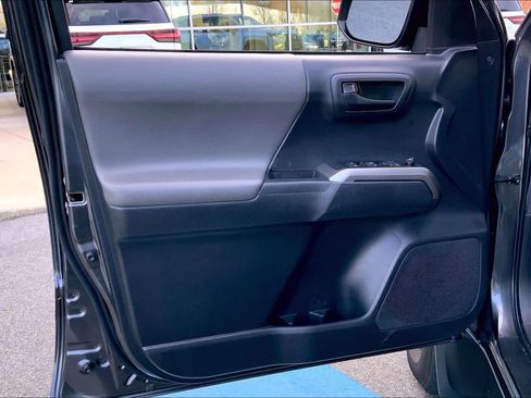 Used 2022 Toyota Tacoma SR5 image 21