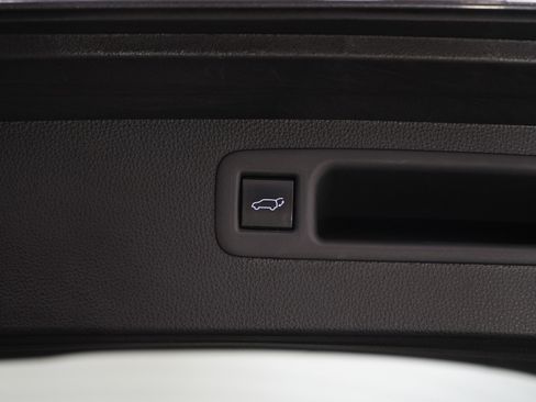 Used 2022 Toyota Highlander XLE image 10