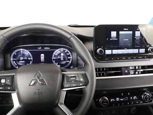 Used 2024 Mitsubishi Outlander SEL AWD/4WD image 16
