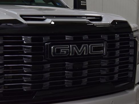 Used 2025 GMC Sierra 2500 Denali Ultimate AWD/4WD image 10