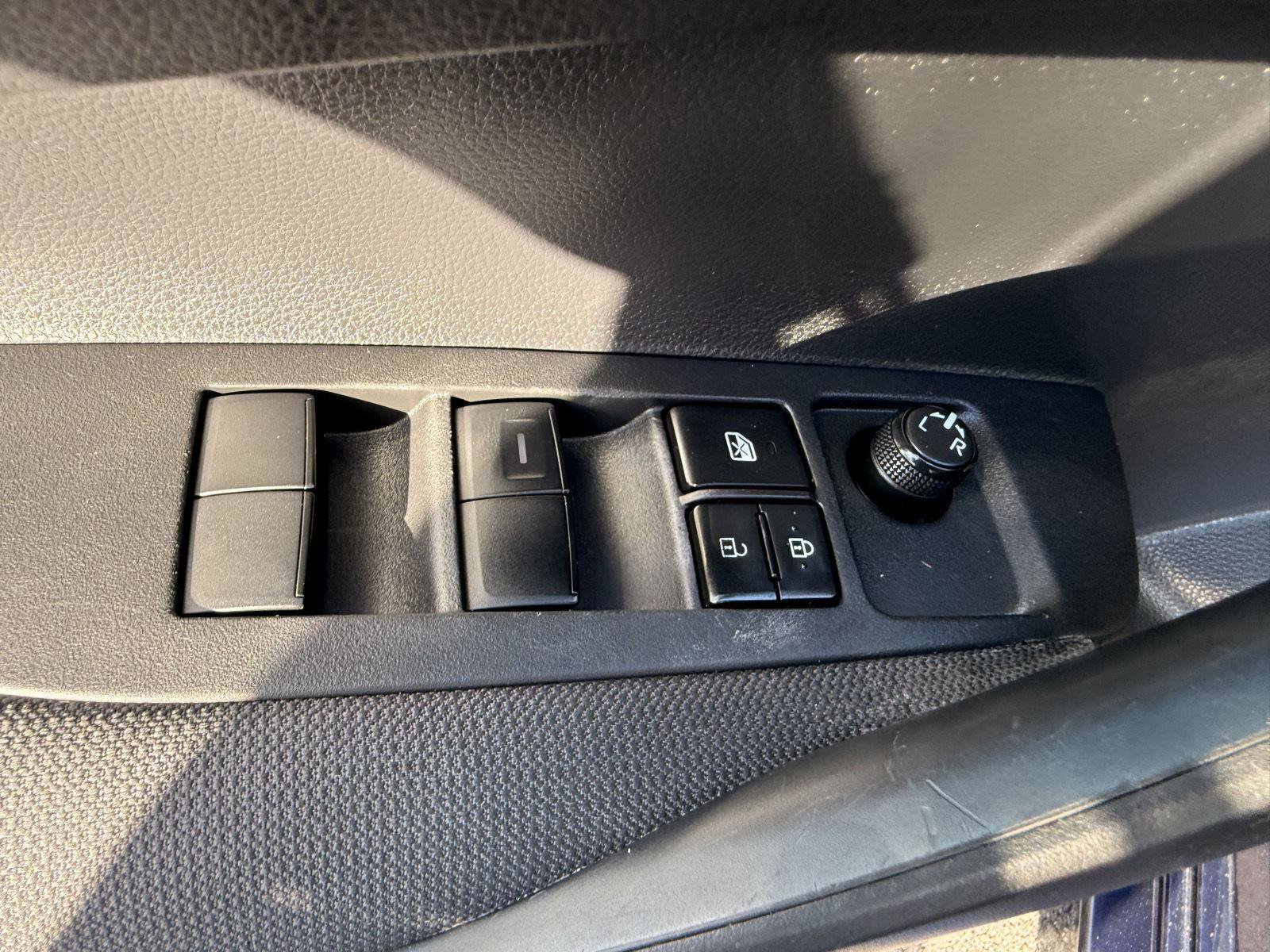 Used 2023 Toyota Corolla LE w/ Carpet Mat Package (TMS) FWD image 13