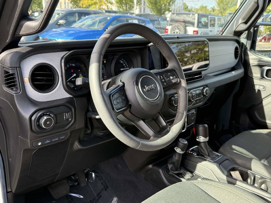 Used 2024 Jeep Wrangler Unlimited w/ Convenience Group AWD/4WD image 2