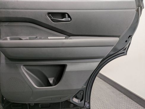 Used 2024 Nissan Pathfinder SV image 24