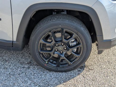 New 2025 Jeep Compass Latitude w/ Sun & Sound Group image 5