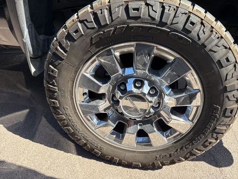 Used 2019 GMC Sierra 2500 Denali w/ Duramax Plus Package AWD/4WD image 15
