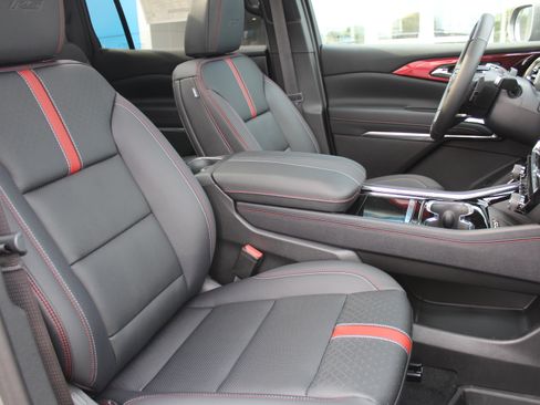 New 2026 Chevrolet Traverse RS w/ LPO, Floor Liner Package AWD/4WD image 15
