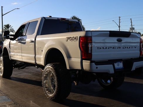 Used 2022 Ford F250 Lariat w/ Black Appearance Package image 3