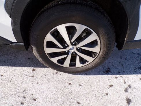 Certified 2025 Subaru Outback Premium image 5