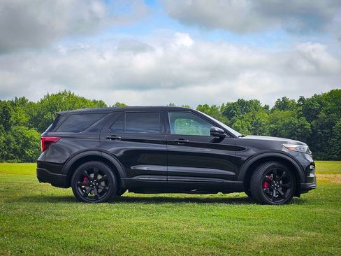 Used 2022 Ford Explorer ST w/ Equipment Group 401A AWD/4WD image 2