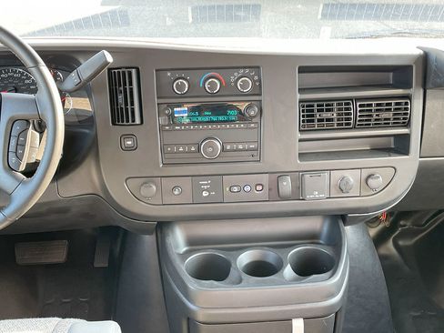 Used 2022 Chevrolet Express 3500 CUTWAY w/ Power Convenience Package image 21