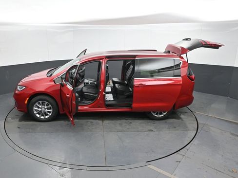 New 2026 Chrysler Pacifica Select AWD/4WD image 48
