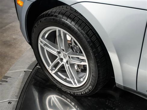 Certified 2025 Porsche Macan image 15