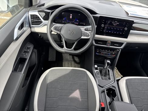 New 2025 Volkswagen Taos SE image 6